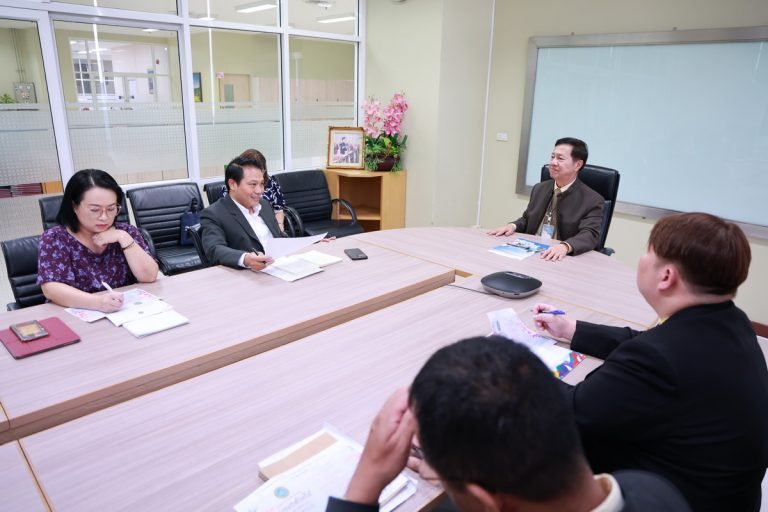 การประชุมเตรียมความพร้อมในการจัดงานชมรมกล้วยไม้