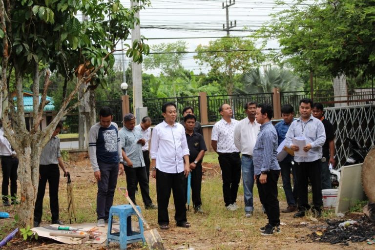 อธิการบดีมหาวิทยาลัยสวนดุสิต พร้อมด้วยคณะผู้บริหาร ดูงานโครงการก่อสร้างและปรับภูมิทัศน์ ณ ศูนย์การศึกษานอกที่ตั้ง ตรัง