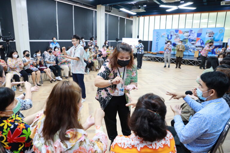 สำนักงานมหาวิทยาลัย ร่วมกับ คณะครุศาสตร์ จัดกิจกรรมแลกเปลี่ยนเรียนรู้สู่การปฏิบัติ ครั้งที่ 13 ในหัวข้อ “หลง…ไหล ไปกับครู EDUSUANDUSIT”