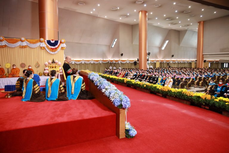 พิธีพระราชทานปริญญาบัตรแก่บัณฑิตมหาวิทยาลัยสวนดุสิต ประจำปี 2567 (ปีการศึกษา 2565)