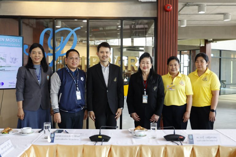 โครงการส่วนพระองค์ สวนจิตรลดา พระราชวังดุสิต และโครงการชั่งหัวมัน ตามพระราชดำริ เข้าศึกษาดูงานหอมขจรฟาร์มและโรงเรือนอัจฉริยะ