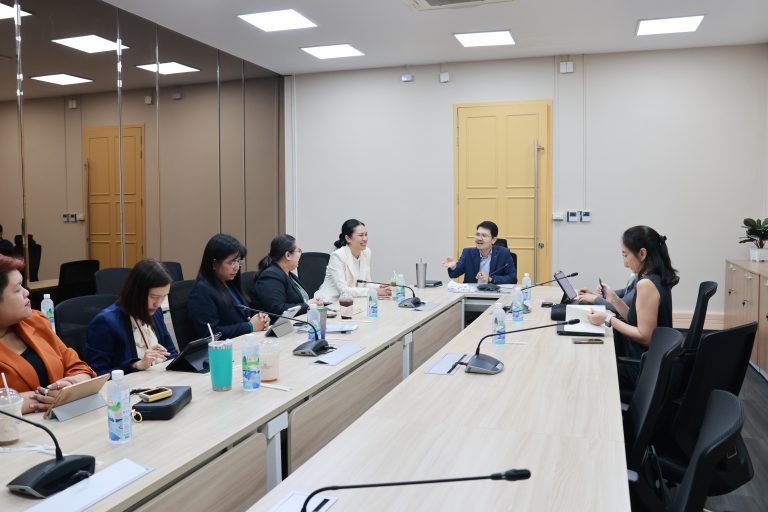 การประชุมร่วมหารือการจัดทำระบบการบันทึกข้อมูล รายงาน และแสดงผลการดำเนินงานของมหาวิทยาลัยสวนดุสิต