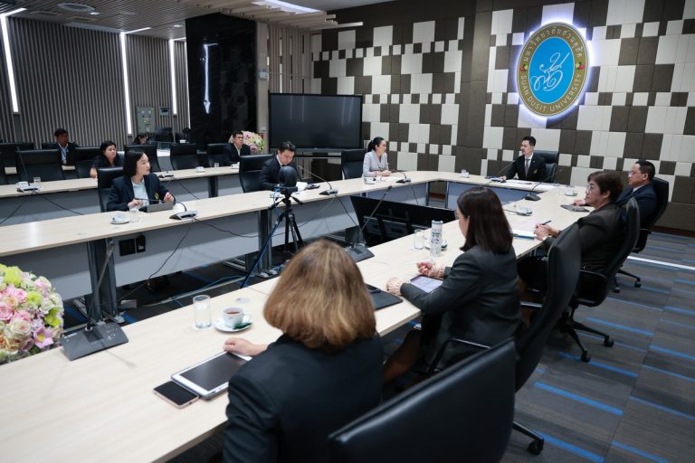 สำนักงานมหาวิทยาลัย จัดประชุมเพื่อเตรียมความพร้อมในการจัดงาน อววน. ลงพื้นที่