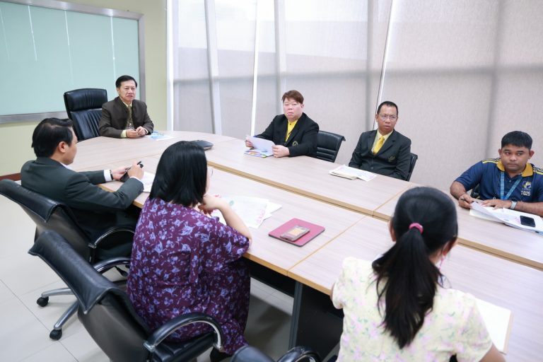 การประชุมเตรียมความพร้อมในการจัดงานชมรมกล้วยไม้
