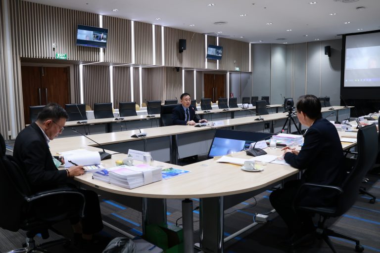 การประชุมคณะกรรมการประเมินผลการปฎิบัติหน้าที่ของอธิการบดีและหัวหน้าส่วนงาน ครั้งที่ 6(7)/2568