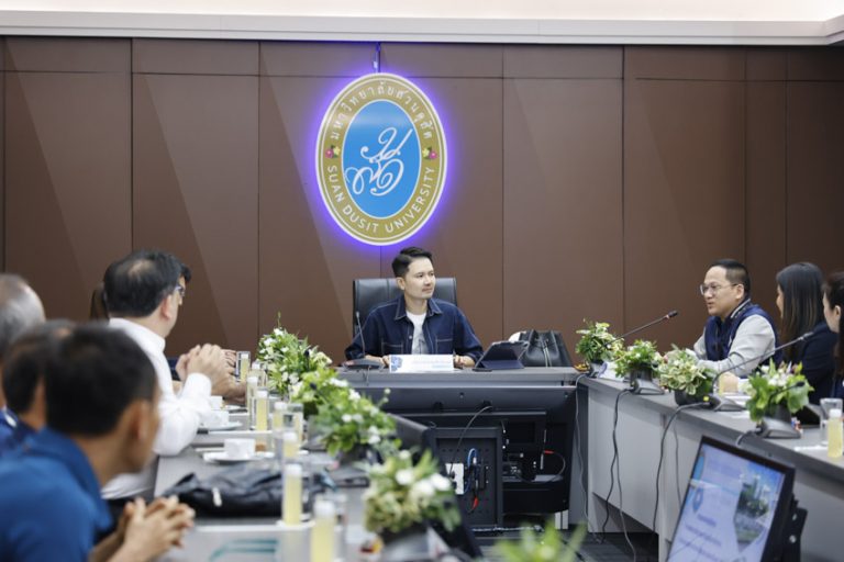 หอมขจรฟาร์ม มหาวิทยาลัยสวนดุสิต ให้การต้อนรับคณะศึกษาดูงานจากมหาวิทยาลัยแม่โจ้ จัวหวัดเชียงใหม่ ในโครงการศึกษาดูงานพลิกโฉมฟาร์ม เข้าเยี่ยมชมและแลกเปลี่ยนเรียนรู้การดำเนินงาน หอมขจรโมเดล