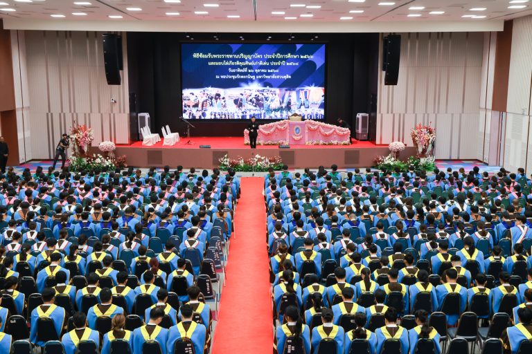 มหาวิทยาลัยสวนดุสิต จัดพิธีซ้อมรับพระราชทานปริญญาบัตร ประจำปีการศึกษา 2566 และมอบโล่เกียรติคุณศิษย์เก่าดีเด่น ประจำปี 2568