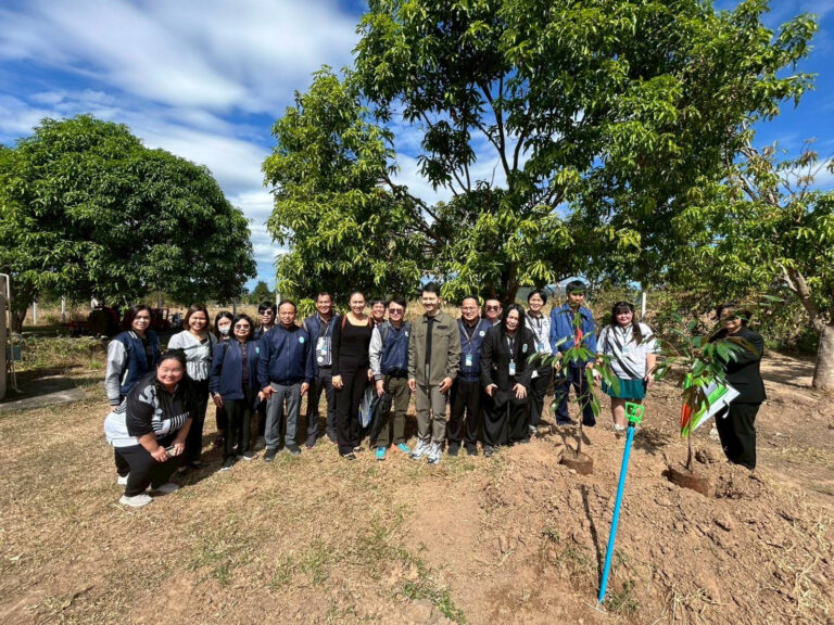 มหาวิทยาลัยสวนดุสิตปลูกต้นทุเรียน 30 ต้น สานต่อโครงการ “Durian for Future” ส่งต่อโอกาสทางการศึกษาอย่างยั่งยืน